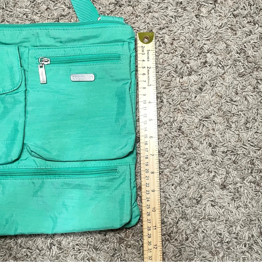 Baggallini Crossbody‎ Zip Closure Purse Shoulder Green Lightweight Travel Purse